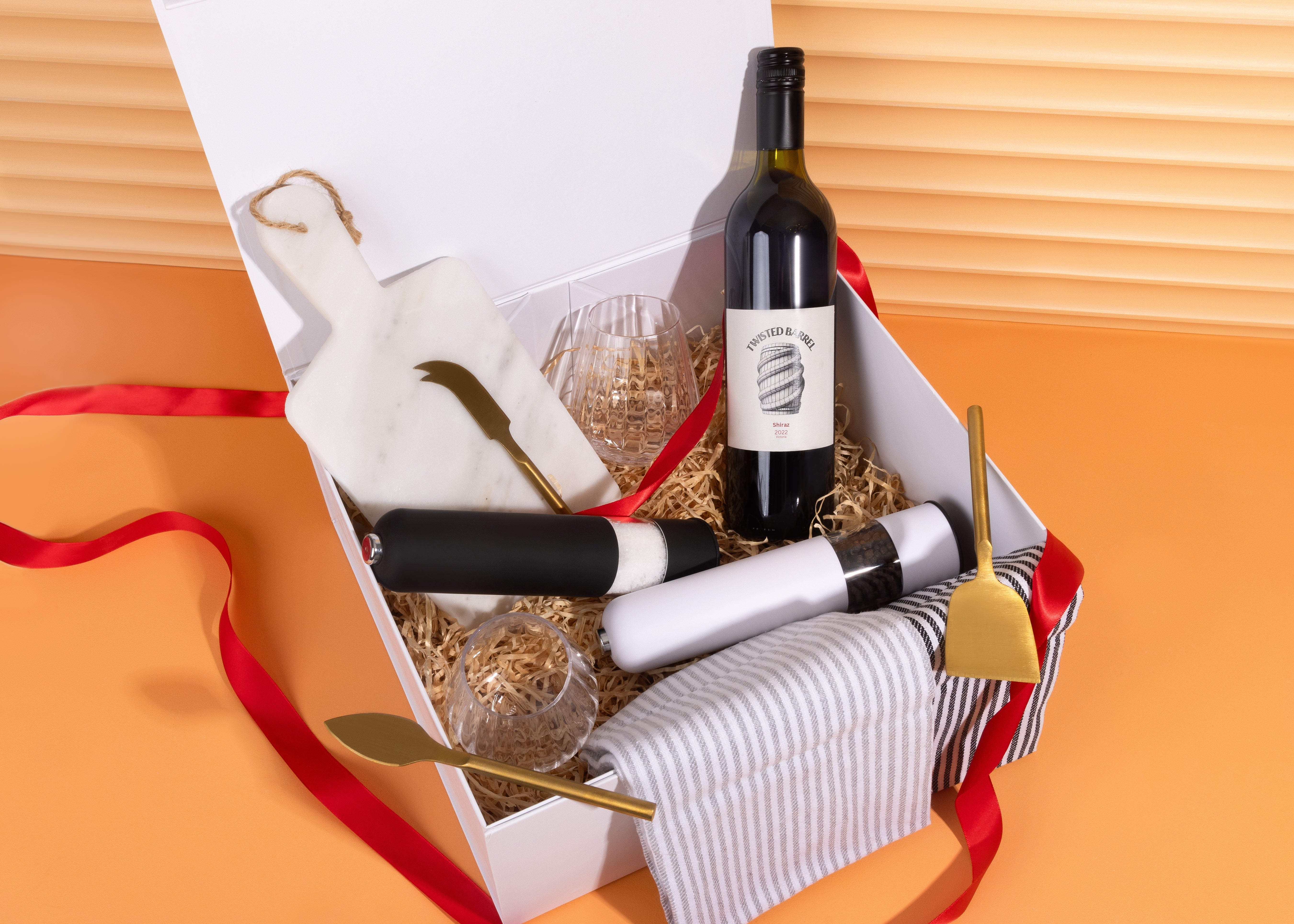 Looking to Impress a Client? Our Corporate Hampers Have You Covered!