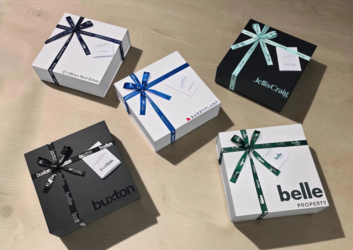 Branded ribbon, gift card & logo box detail